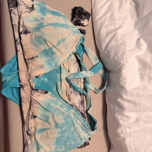 Tri color set! Smoke free home but worn!